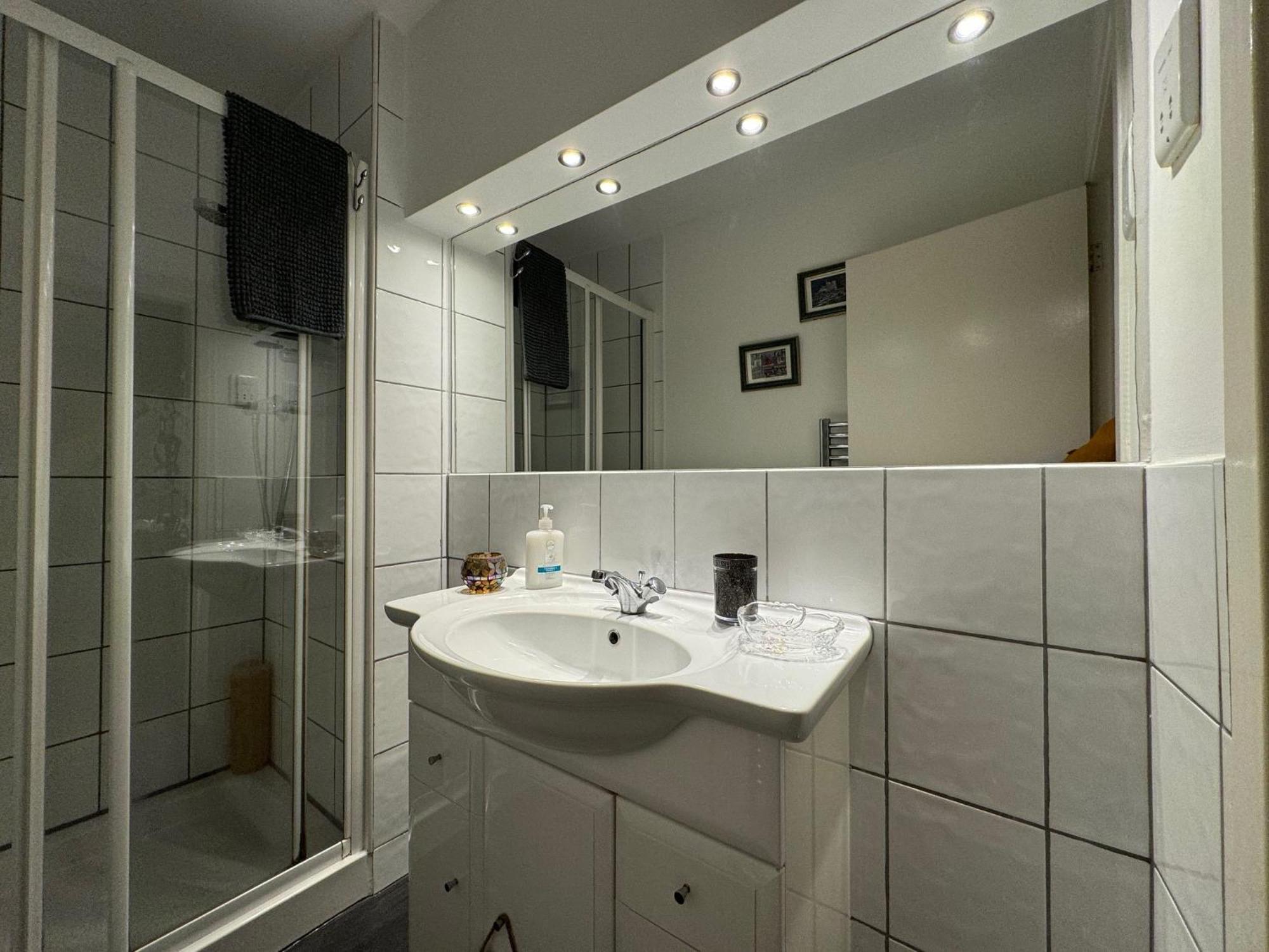 Edinburgh Two Bedroom Apartment With Free Side Street Parking 24 Hours Екстериор снимка